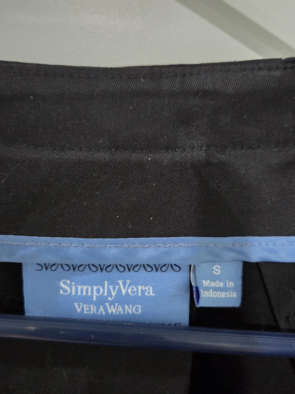 Simply Vera By Vera Wang Black Top with Pockets